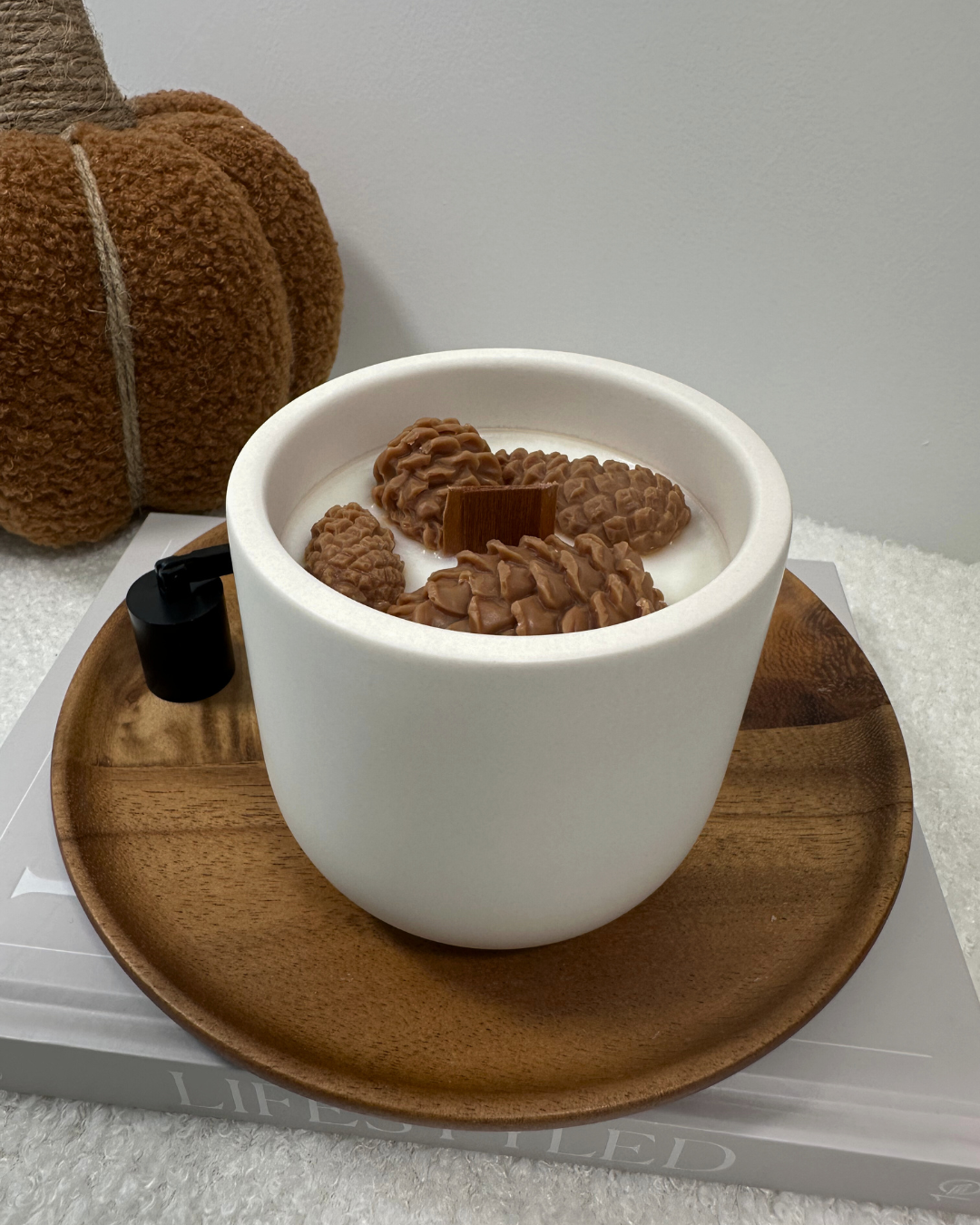 Hello Autumn Pine cones - Scented Candle