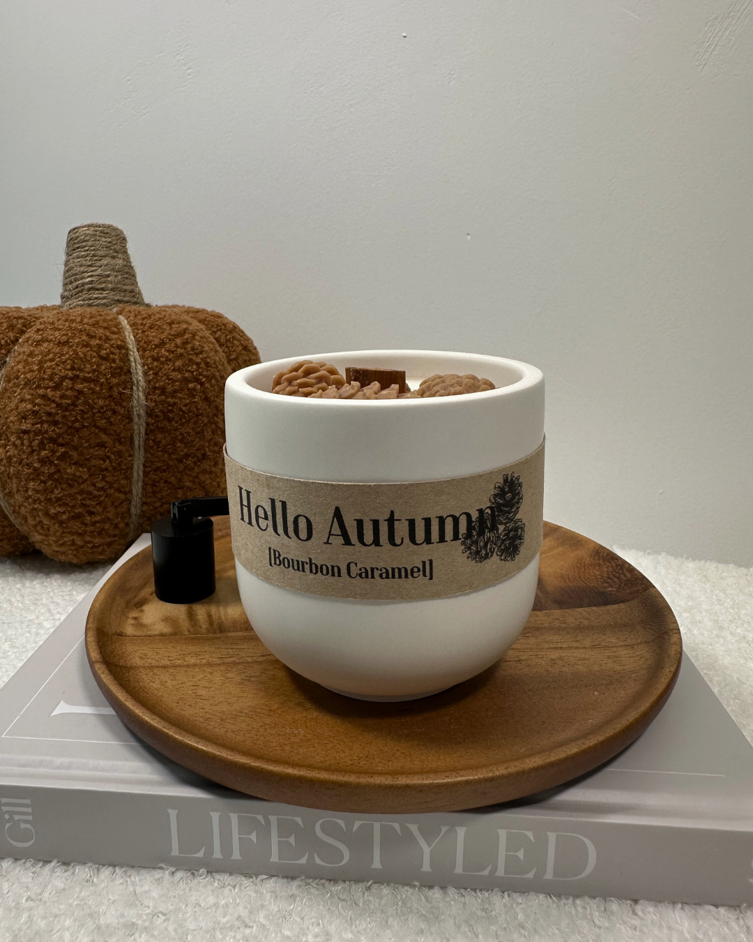 Hello Autumn Pine cones - Scented Candle